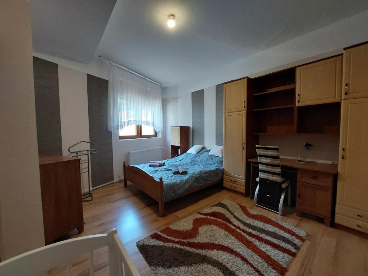 Csaladbarat Vendeglak Szegedi Maganszallashely 9 Fo Reszere, Nagycsaladok Es Barati Tarsasagok Reszere Apartment