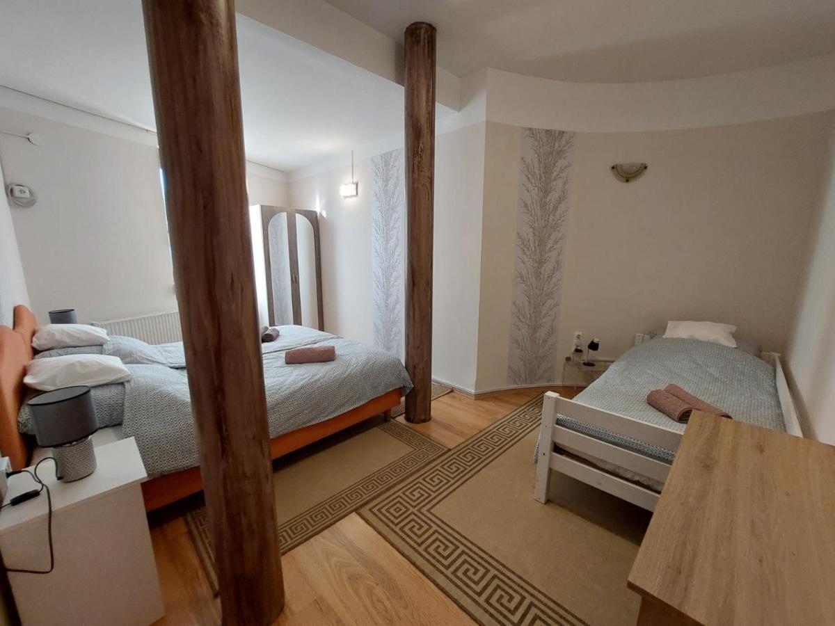 Csaladbarat Vendeglak Szegedi Maganszallashely 9 Fo Reszere, Nagycsaladok Es Barati Tarsasagok Reszere Apartment *