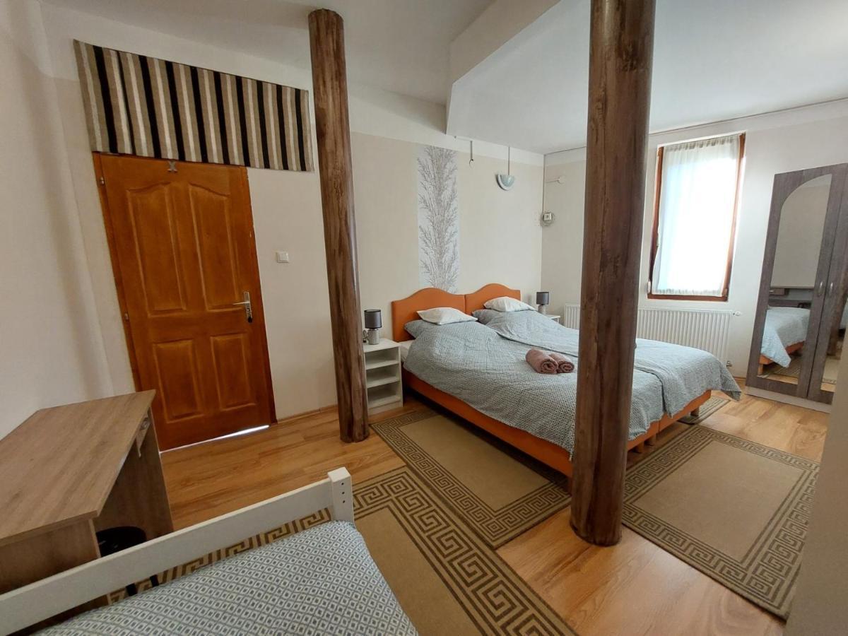 Csaladbarat Vendeglak: Family-friendly For 9 Apartment Szeged