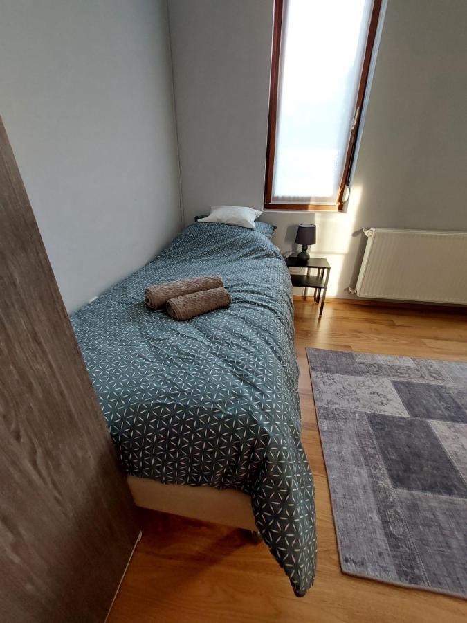 Apartment Csaladbarat Vendeglak: Family-friendly For 9