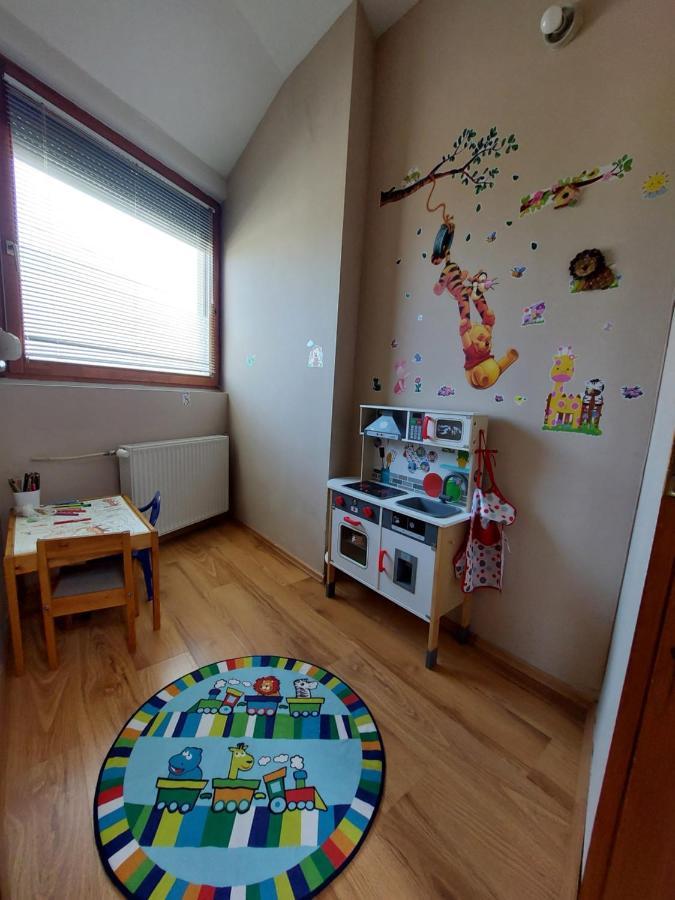 Csaladbarat Vendeglak Szegedi Maganszallashely 9 Fo Reszere, Nagycsaladok Es Barati Tarsasagok Reszere Apartment Szegedin